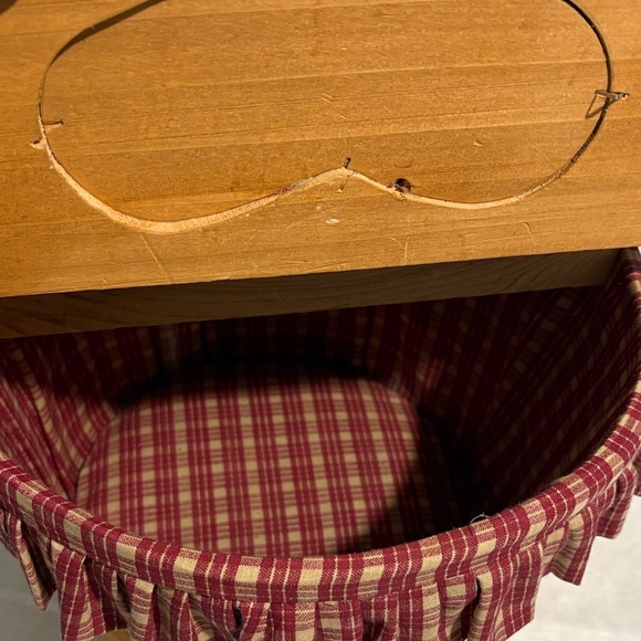 Little rock and crate apple sewing basket with Red Plaid Accents - Picture 2 of 6